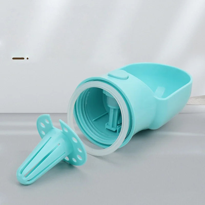 Botella de agua portátil para mascotas.
