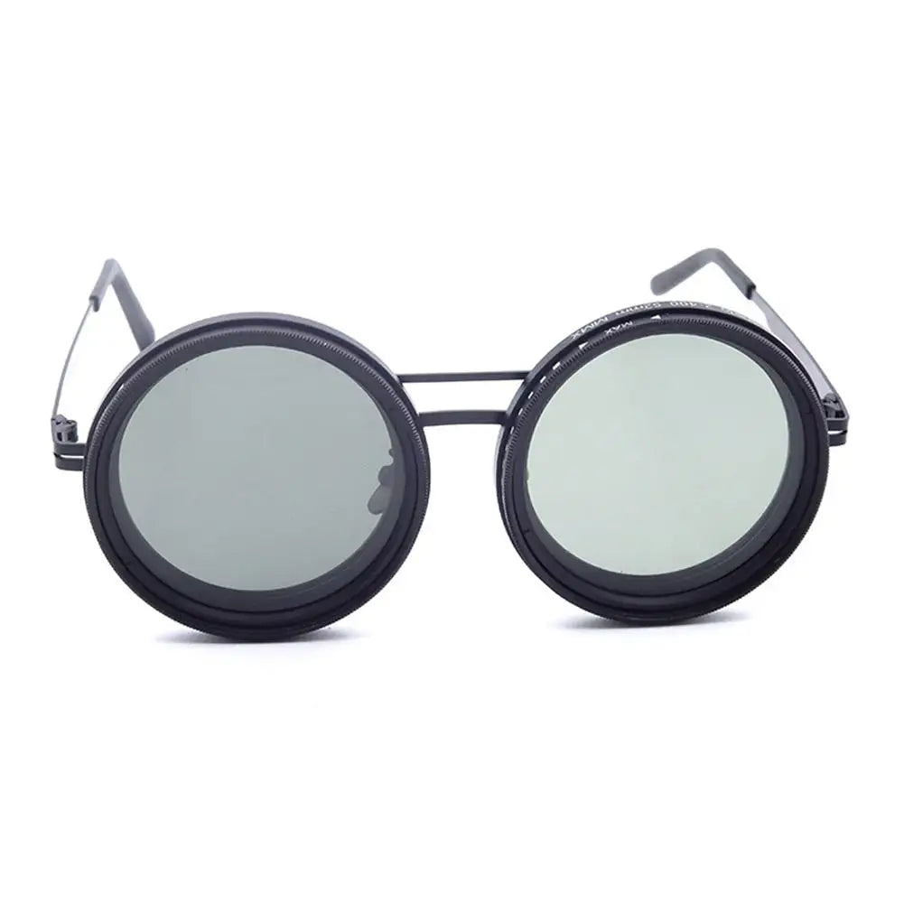 Gafas de sol con atenuación ajustable.
